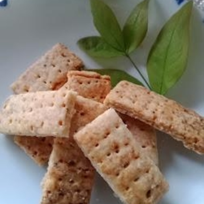おつまみに♪濃厚チーズと七味のサクサククラッカー